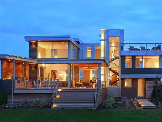 Modern lake house designed by Foley Fiore Architecture
