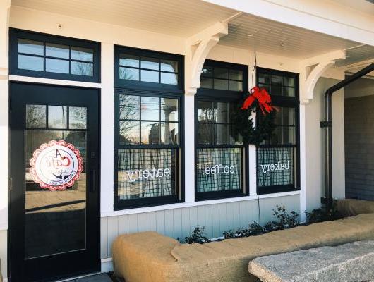 一个咖啡馆 & 一家面包店在缅因州的威尔斯开业了